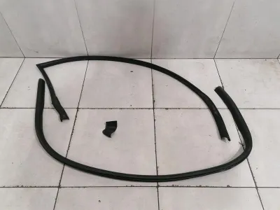 Aston Martin DBS SUPERLEGGERA AM7 Rechte Türdichtung HY53-C20708-AC Türdichtungen -