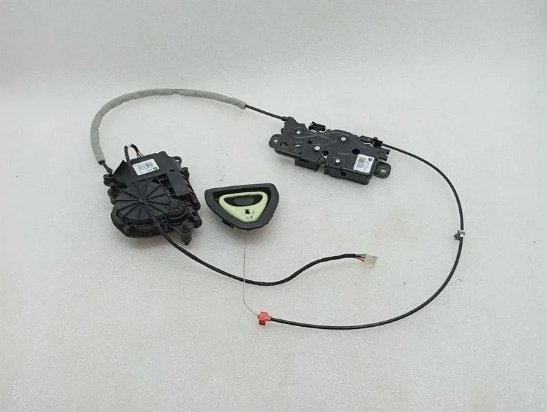 BMW 5 Series F90 G30 M5 Boot Lock 738356108 Tailgate Lock