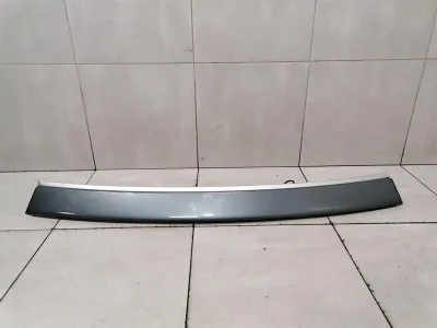 Ветровой дефлектор Mercedes C-класса W205 A2057700900. Неисправность ветрового дефлектора.