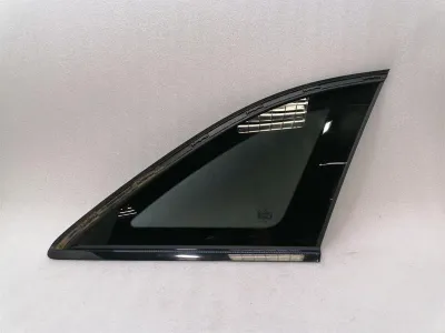 Mercedes GLC X253 aizmugurējais labais stikls 1/4 A2536703601 Durvju stikls 1/4 aizmugurē RH-
