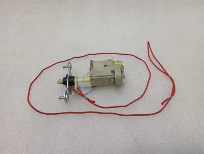 Ferrari 599 GTB F141 67489500 TANKLUCKANS STÄLLDON Ställdon Tanklock-