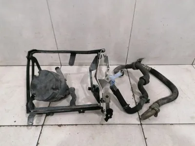 Mercedes W221 Кронштейн A2215000231 Кронштейн A0001404385 Насос вторичного воздуха -