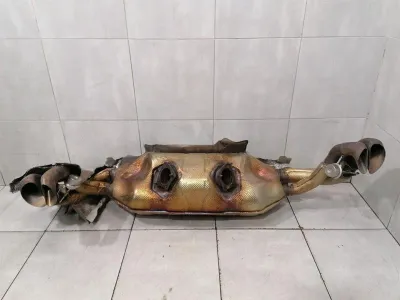 Audi R8 4S V10 RWD izplūdes trokšņa slāpētājs 4S0251051F izplūdes trokšņa slāpētāja defekti-