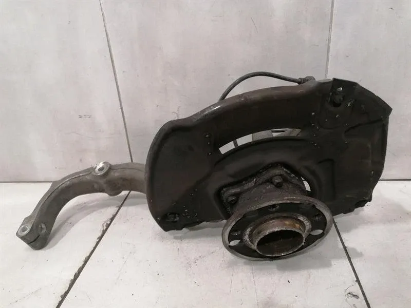 Mercedes S-Class W222 Right Front Hub A2223322001 Wheel Bearing Housing Front Right-