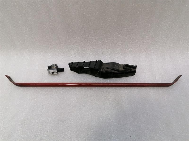 Porsche Cayman 718 Holder Bracket Right Wing 982807056 Fender Carrier Set