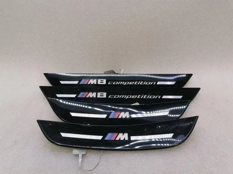 BMW Seria 8 18--25 G16 M8 Gran Coupe Listwa progowa 8098368 Wadliwa listwa progowa