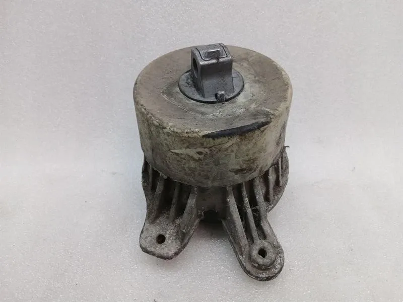 Mercedes C Class W205 Engine Mount A2052404500 Engine Mount