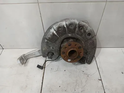 Mercedes C Class W205 Right Front Hub A2053325200 Wheel Bearing Housing Front Right