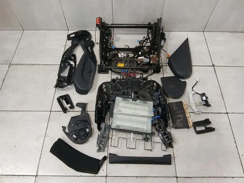 Mercedes C Class W205 Seat Frame Adjustment A0009108902 LH Seats Frame Engine