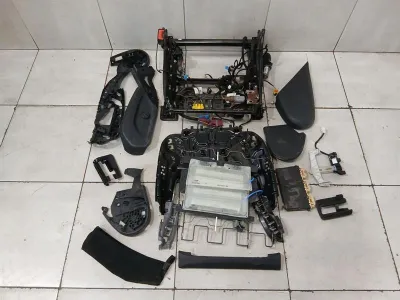 Mercedes C-klass W205 Sätesramjustering A0009108902 Vänster sätesram Motor