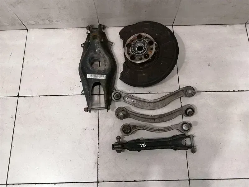 Mercedes C Class W204 AMG RLH Hub A2043503108 Wheel Bearing Housing Rear Left — Europe Delivery