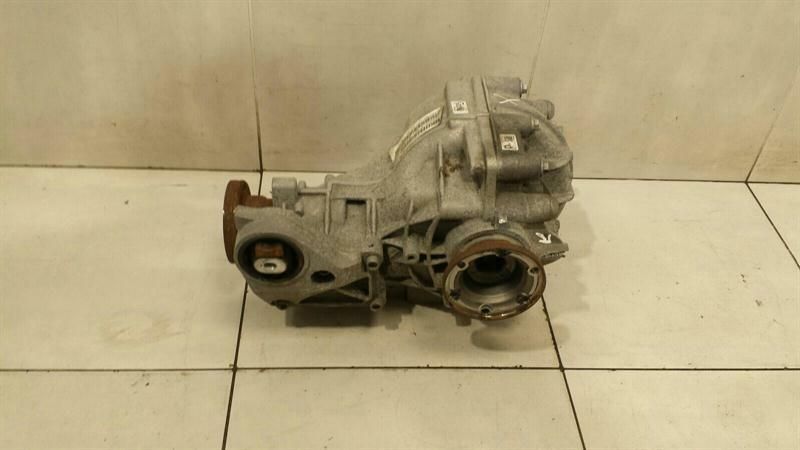 Bentley Continental GTC AGT Bakre Differential 08Y500043E Differential Bak 2018 4.0 — Leverans i Europa