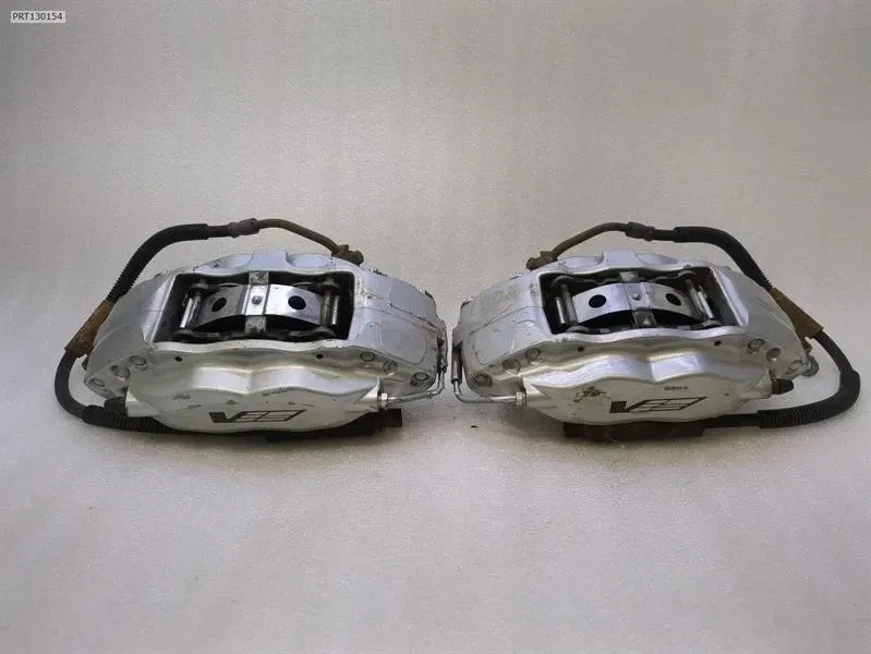 Cadillac STS-V STS LC3 front brake caliper set 88965629 brake caliper front set — Europe Delivery