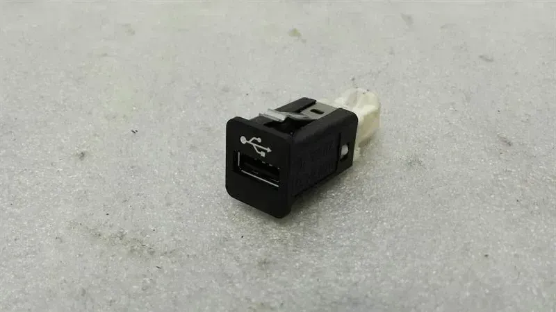 BMW 5 Series F10 528i USB Input 9237656 Audio Control Unit — Europe Delivery