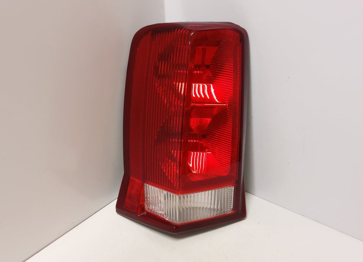 GM2800234 15044523 Feu arrière gauche CADILLAC ESCALADE (1998-2006) — Livraison en Europe