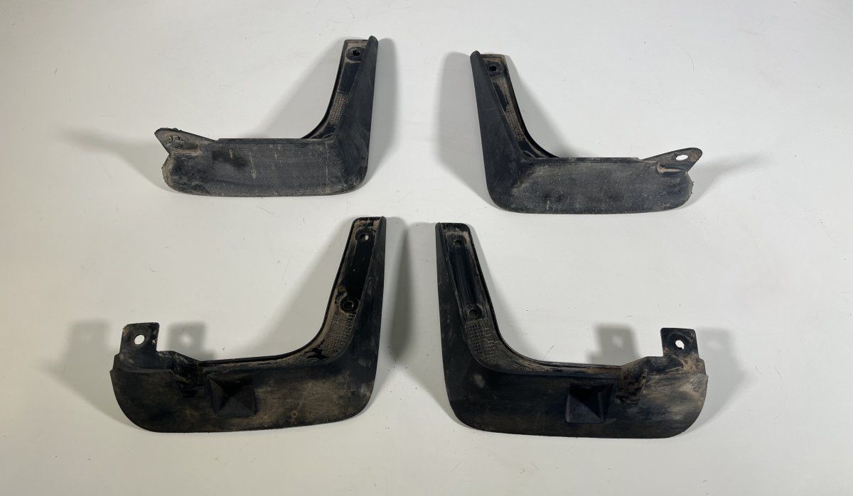 86832C8000 86831C8000 85842C8000 86841C8000 Mud guard set HYUNDAI i20 II (GB) (2014-2020) — Europe Delivery