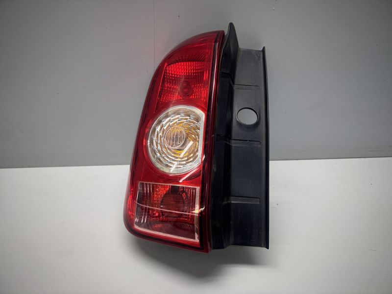 265551679R Kreisais aizmugurējais lukturis DACIA DUSTER I (2010-2017) — Piegāde Eiropā