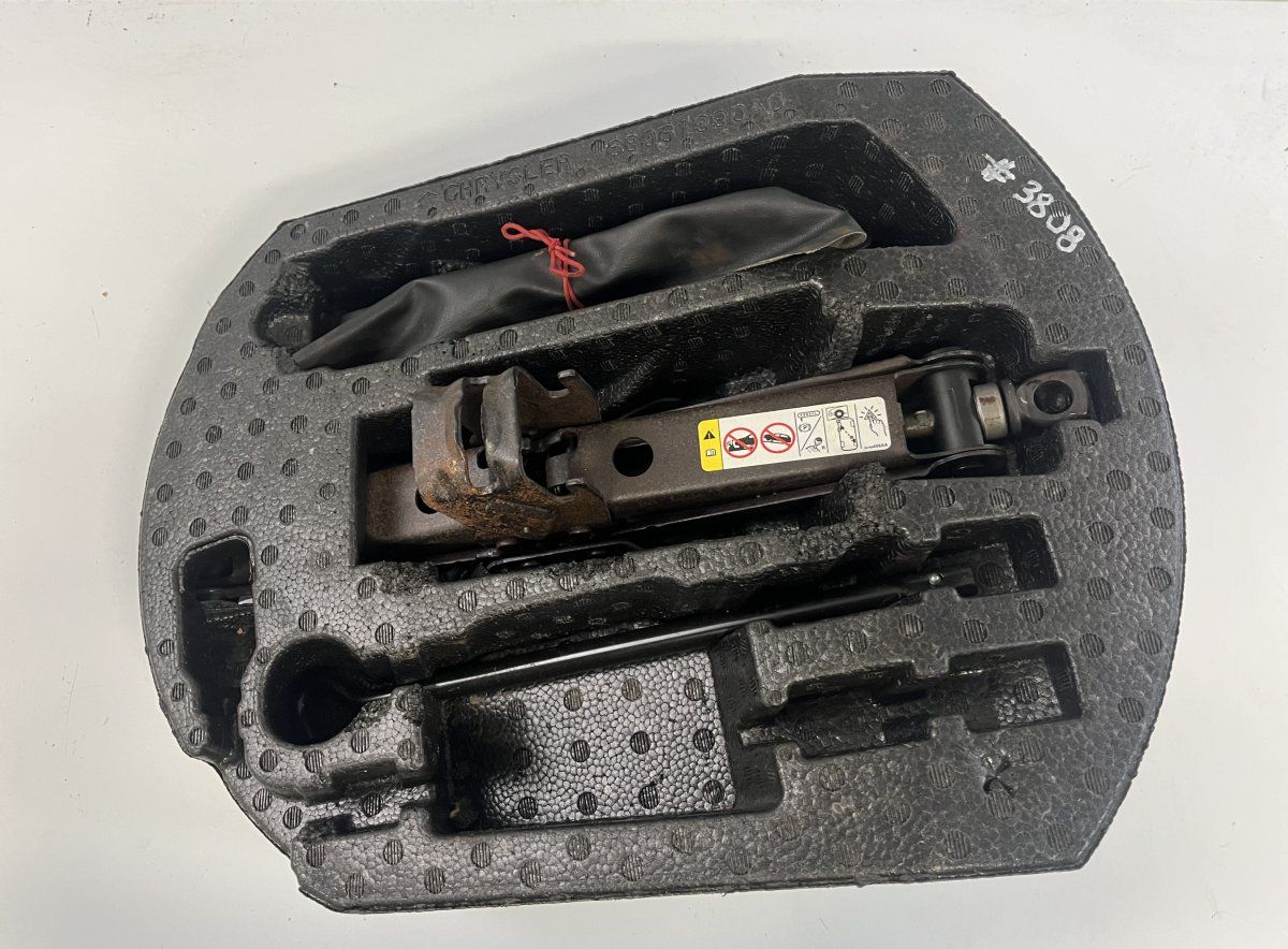 68061747AB 68068665AC 52124172AA 68159287AA Jack JEEP GRAND CHEROKEE IV (WK, WK2) (2010-2021) — Europe Delivery