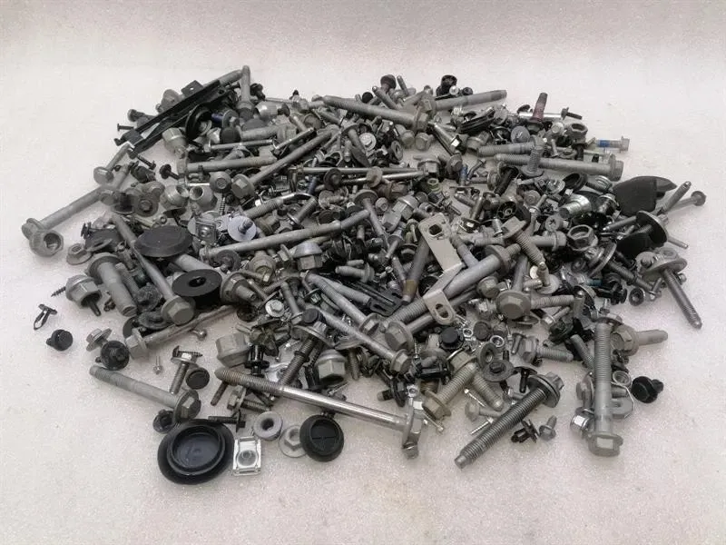Śruby do Tesli Model 3 Long Range — Dostawa w Europie