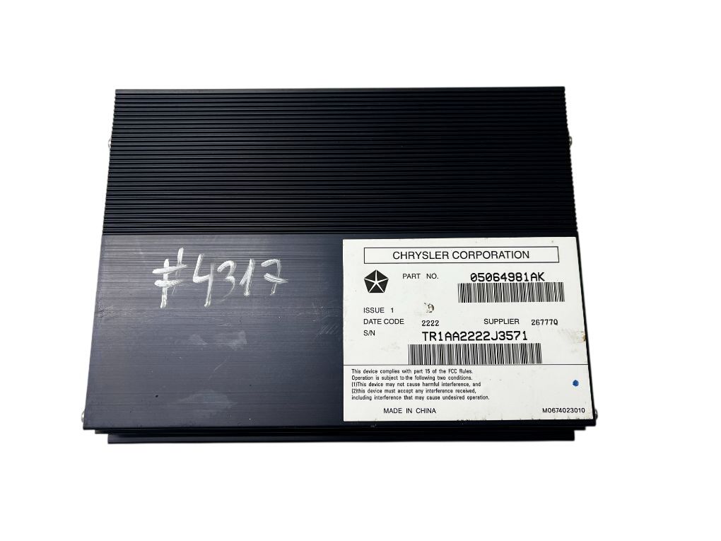 05064981AK Aerial amplifier / control unit CHRYSLER 300C II (2010-2023) — Europe Delivery