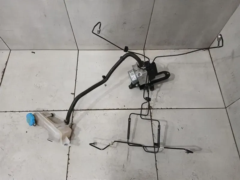 CHEVROLET CORVETTE C8 HYDRAULIC PUMP 84923536 HYDRAULIC PUMP Axle Lift — Europe Delivery