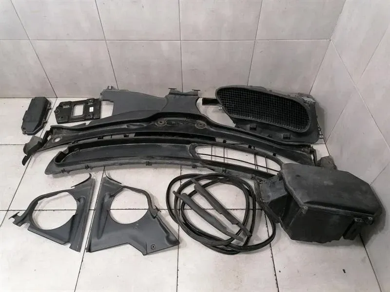 Garniture plastique du compartiment moteur Maybach 57 W240 A2408300028 Cache moteur conduite à gauche — Livraison en Europe