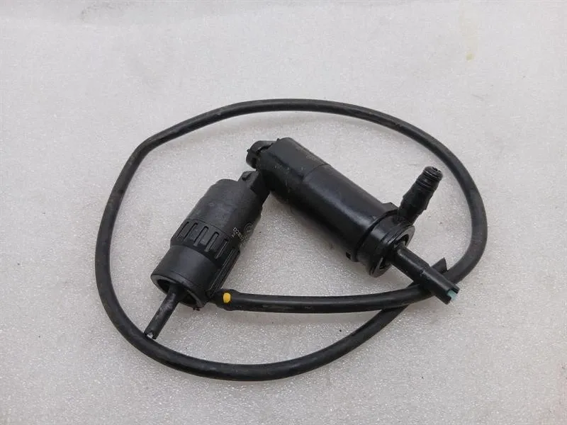 Ferrari California T F149 14-17 washer fluid pump 81632900 washer water pump