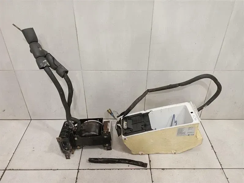 MAYBACH 62 V240 A2408300160 REFRIGERATOR IN REAR — Europe Delivery