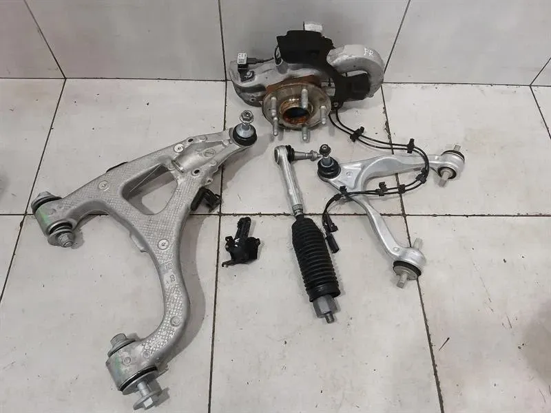 Chevrolet Corvette C8 Right Front Hub 84612178 Wheel Bearing Housing Front Right Z51 — Europe Delivery