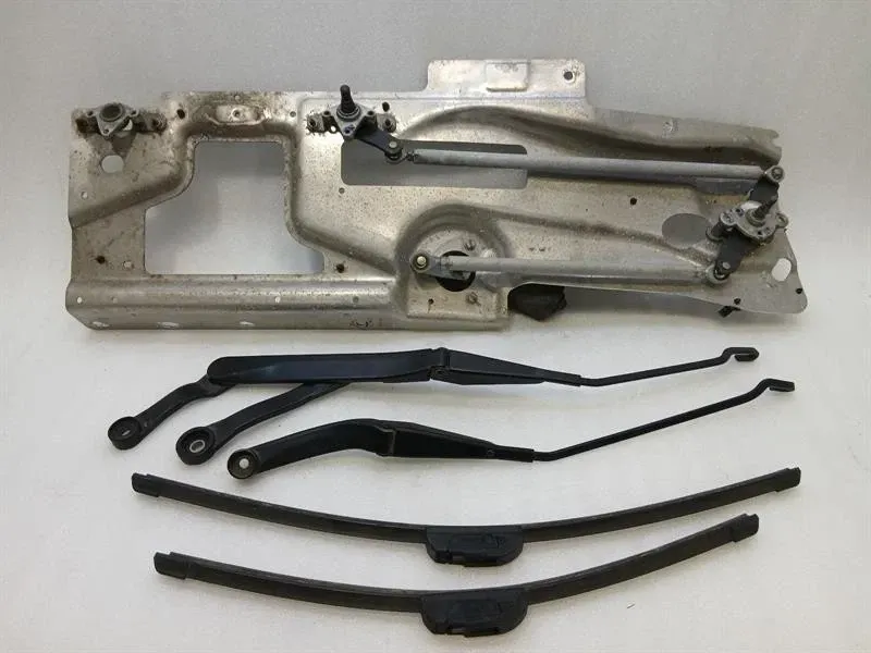 Aston Martin DB9 Volante Front Wiper Engine CD43-17504-DA RHD UK JPN AU — Europe Delivery