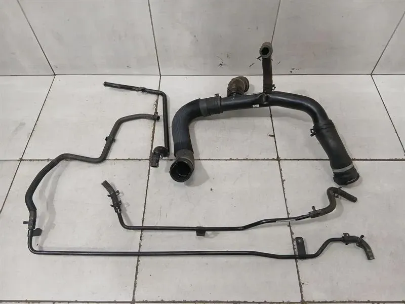 Aston Martin DB9 COUPE Cooling Pipe 8D33-8555-AA Cooling Water Hose Pipe — Europe Delivery
