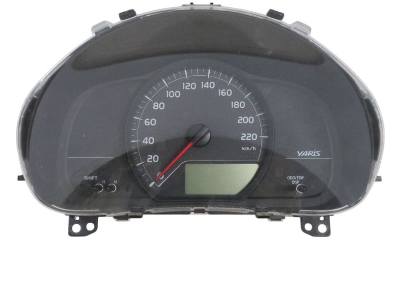 83800-0DP50 Instrumententafel TOYOTA YARIS III (XP130) (2010-2019) — Europa-Versand