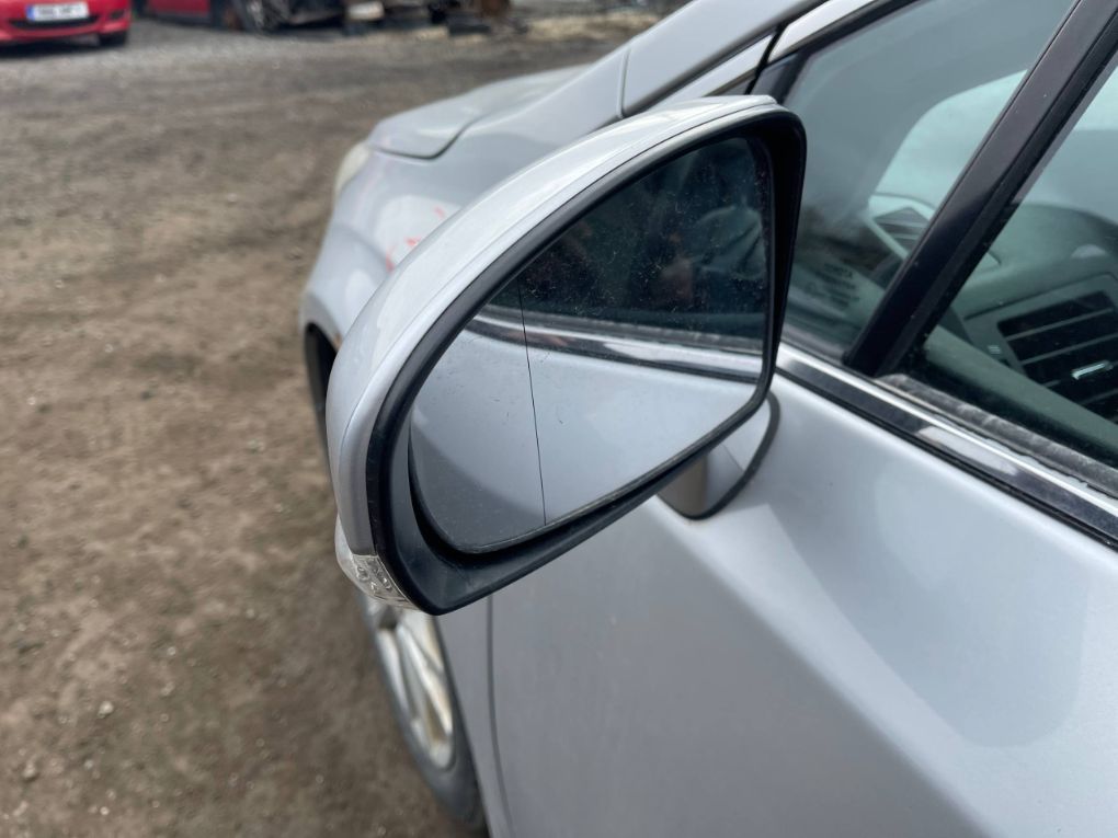 8790905390 Mirror left TOYOTA AVENSIS (T270) (2009-2018)