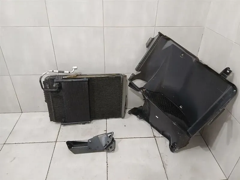 Bloc radiateur arrière gauche 11L0359CP et bloc radiateur arrière droit pour McLaren 720S Coupé — Livraison en Europe
