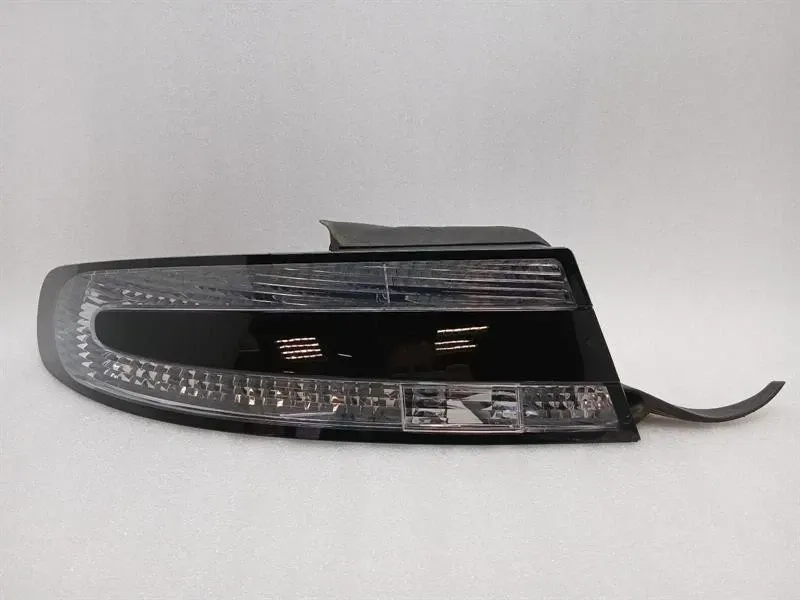 Aston Martin DB9 Volante Lampa tylna lewa DG33-13405-AC Lampa tylna lewa — Dostawa w Europie