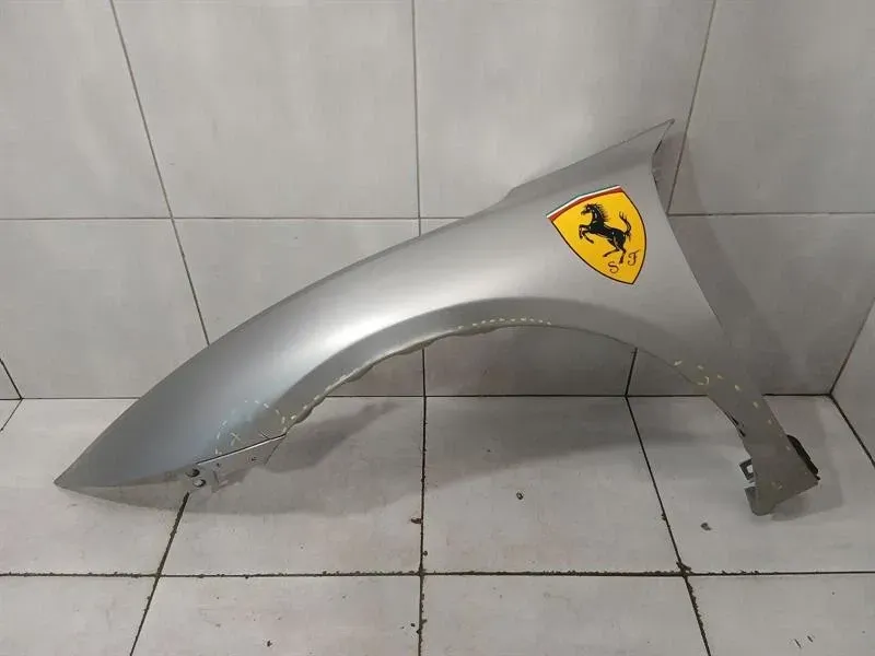 Ferrari 296 GTS F171 Linker Kotflügel 985955438 LACKIERTE LOGO-VERSION — Europa-Versand