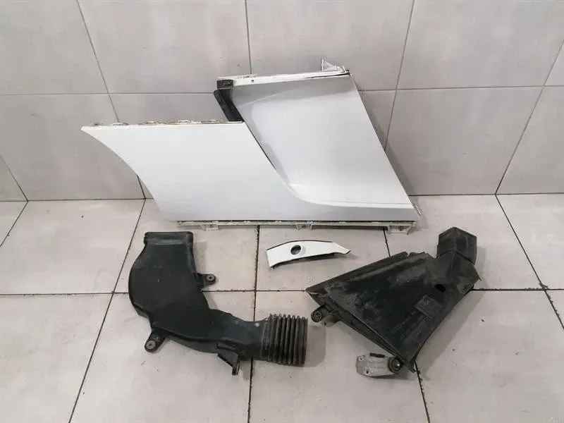 Audi R8 Type 42 V10 5.2 Spyder Right B Post Cover 427853190B Trim Faulty — Europe Delivery