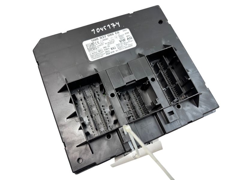F005V02784 Модул за комфорт (CCM) SKODA SUPERB III (3V3, 3V5) (2015-2024)