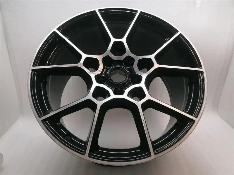 Aston Martin DBX Leichtmetallfelge MY83-99656-G DBX Felge 11,5J x 22 ET56 — Europa-Versand