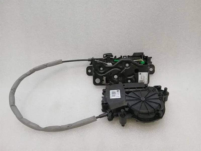 BMW 4 M4 G82 G22 Zamek bagażnika 738356111 Zamek klapy tylnej