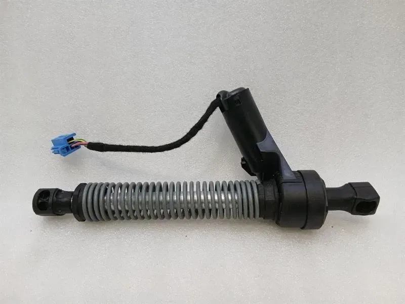 BMW M4 G82 G22 boat lid strut 7487636 gas pressure damper tailgate — Europe Delivery