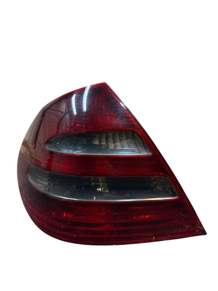 A2118200364 2118200364 A2118200177 2118200177 Aizmugurējais lukturis kreisajā pusē MERCEDES-BENZ E-CLASS (W211) (2002-2009) — Piegāde Eiropā