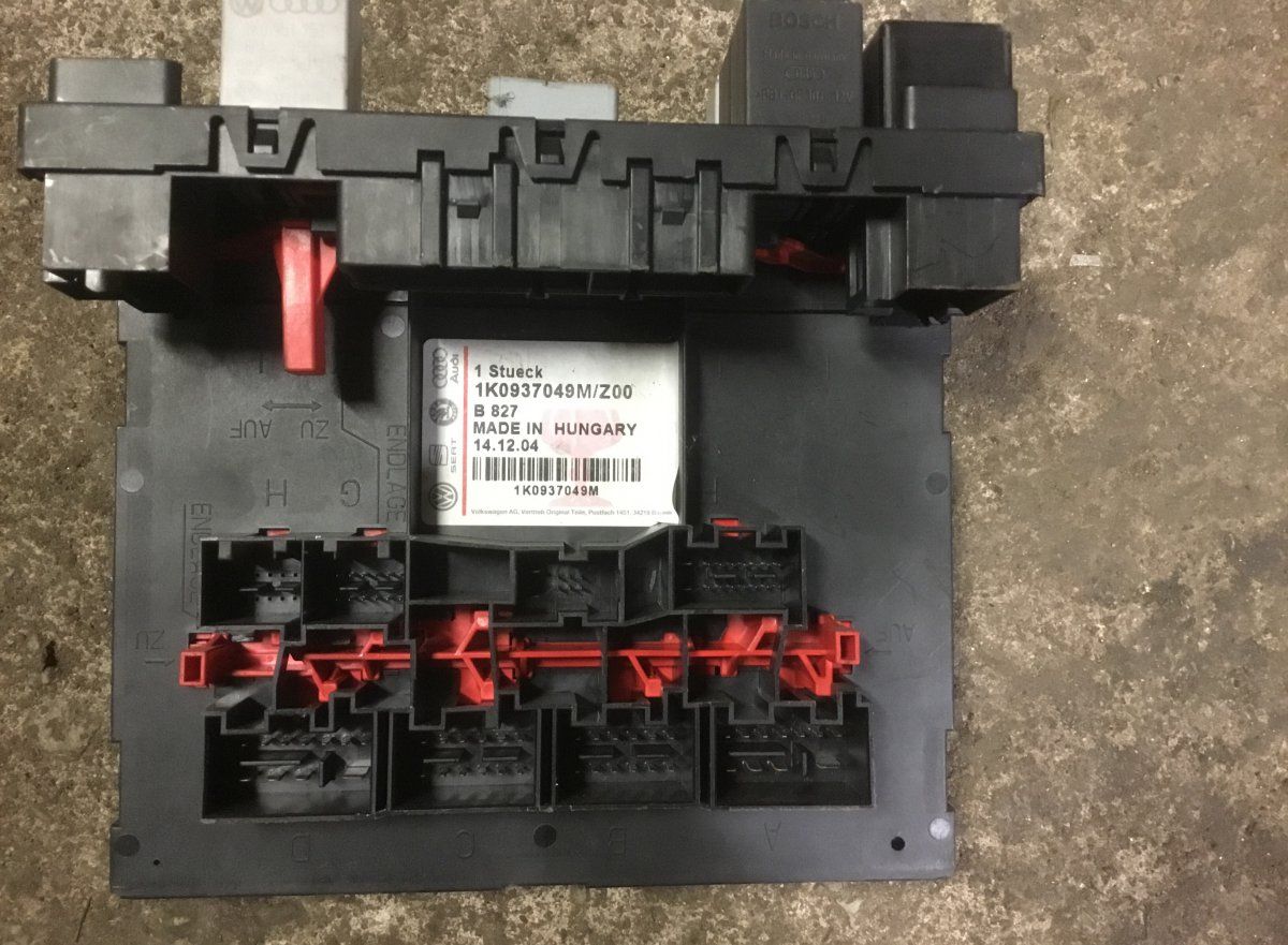 Centrālās atslēgas vadības bloks VW TOURAN (1T1, 1T2) (2003-2010) — Piegāde Eiropā