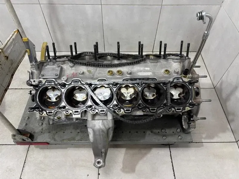 ENGINE 2022 FERRARI 812 COMPETIZIONE 830HP F140HB V12 BOTTOM ENGINE 6.5L F140 — Europe Delivery