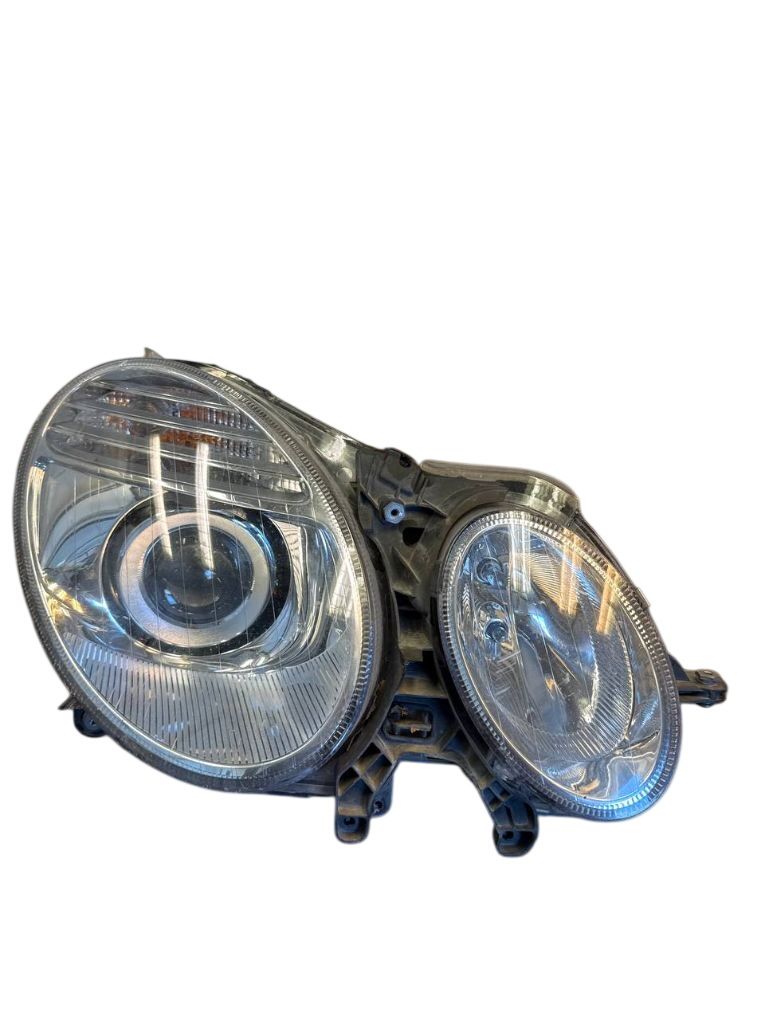 A2118203061 A211820306165 Headlight right MERCEDES-BENZ E-CLASS (W211) (2002-2009)