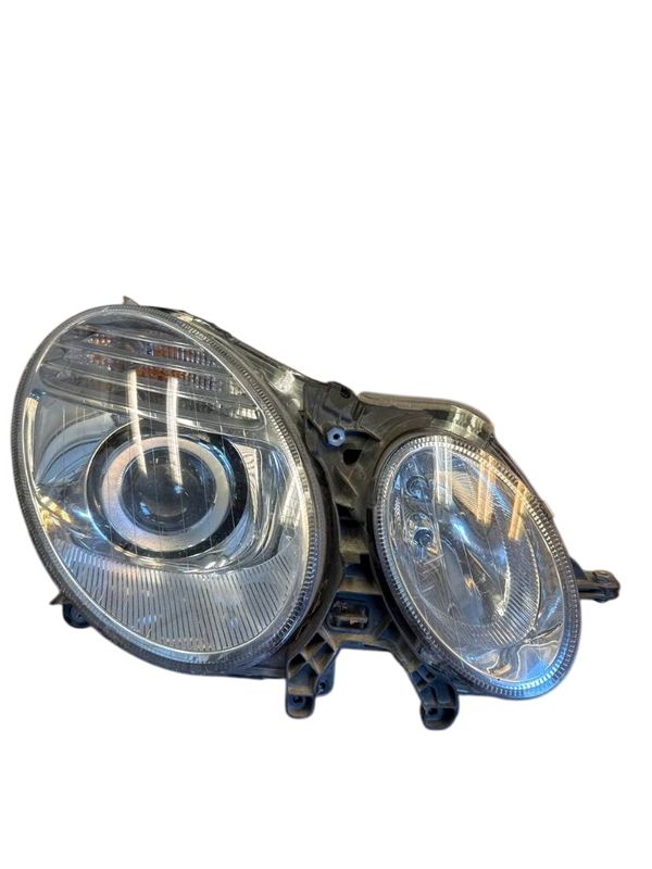 A2118203061 A211820306165 Headlight right MERCEDES-BENZ E-CLASS (W211) (2002-2009)