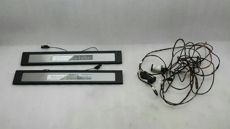 Комплект подсвечиваемых накладок на пороги дверей Mercedes W164 ML A1646803335