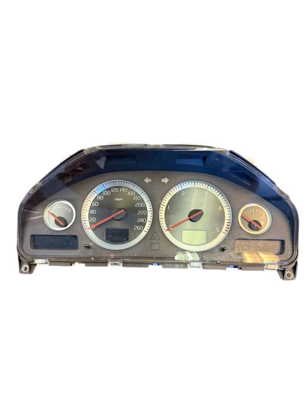 30765607 Instrumentu panelis VOLVO XC90 I (2002-2014) — Piegāde Eiropā