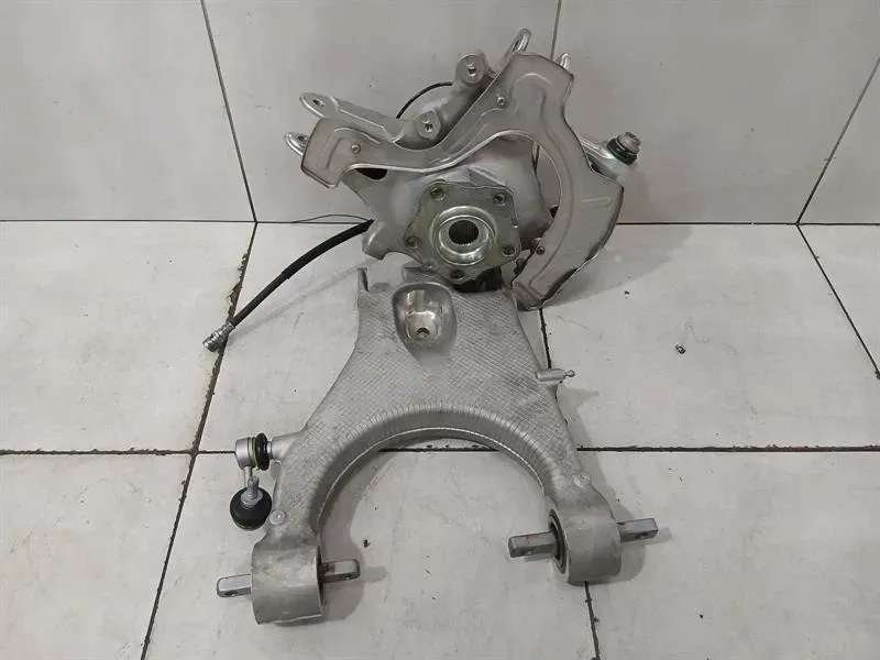 Ferrari 812 Superfast F152M Left Rear Hub 299933 Wheel Bearing Housing Rear Left — Europe Delivery