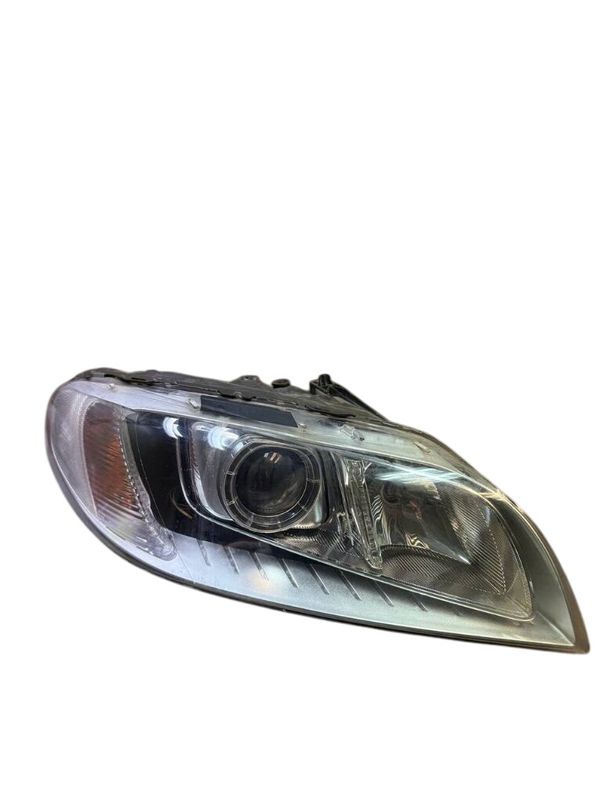 31420014 31420082 Headlight right VOLVO V70 III (BW) (2007-2016)